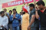 Ajay Devgan flags off vintage car rally in Mumbai on 21st Dec 2012 (5).JPG